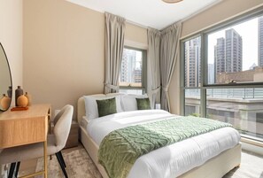 2 bedrooms, desk, iron/ironing board, WiFi - BLVD Arthouse | Pool, Gym & Private Cinema (Dubai)