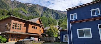 Studio apartment with lots of amenities located in the heart of downtown Juneau!