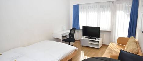 Desk, iron/ironing board, WiFi, bed sheets