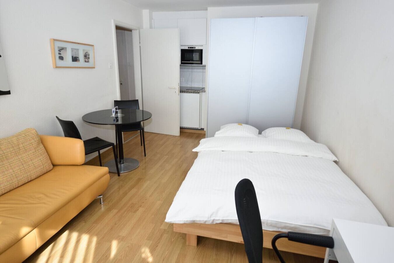 Desk, iron/ironing board, WiFi, bed sheets