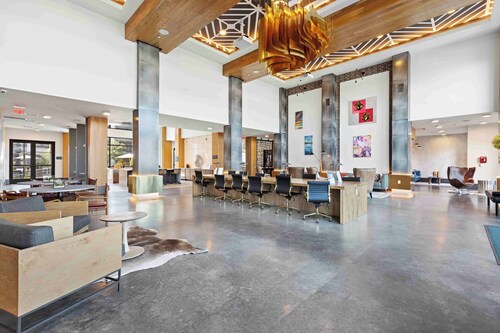 Stylish 1BR Retreat in Houston’s Sawyer Yards Art District • Minutes to Downtown