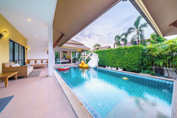 Romantic Villa, Pool View | Living area | Flat-screen TV - Natcha villa 41 (Pattaya)