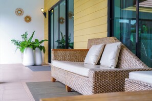 Romantic Villa, Pool View | Living area | Flat-screen TV - Natcha villa 41 (Pattaya)