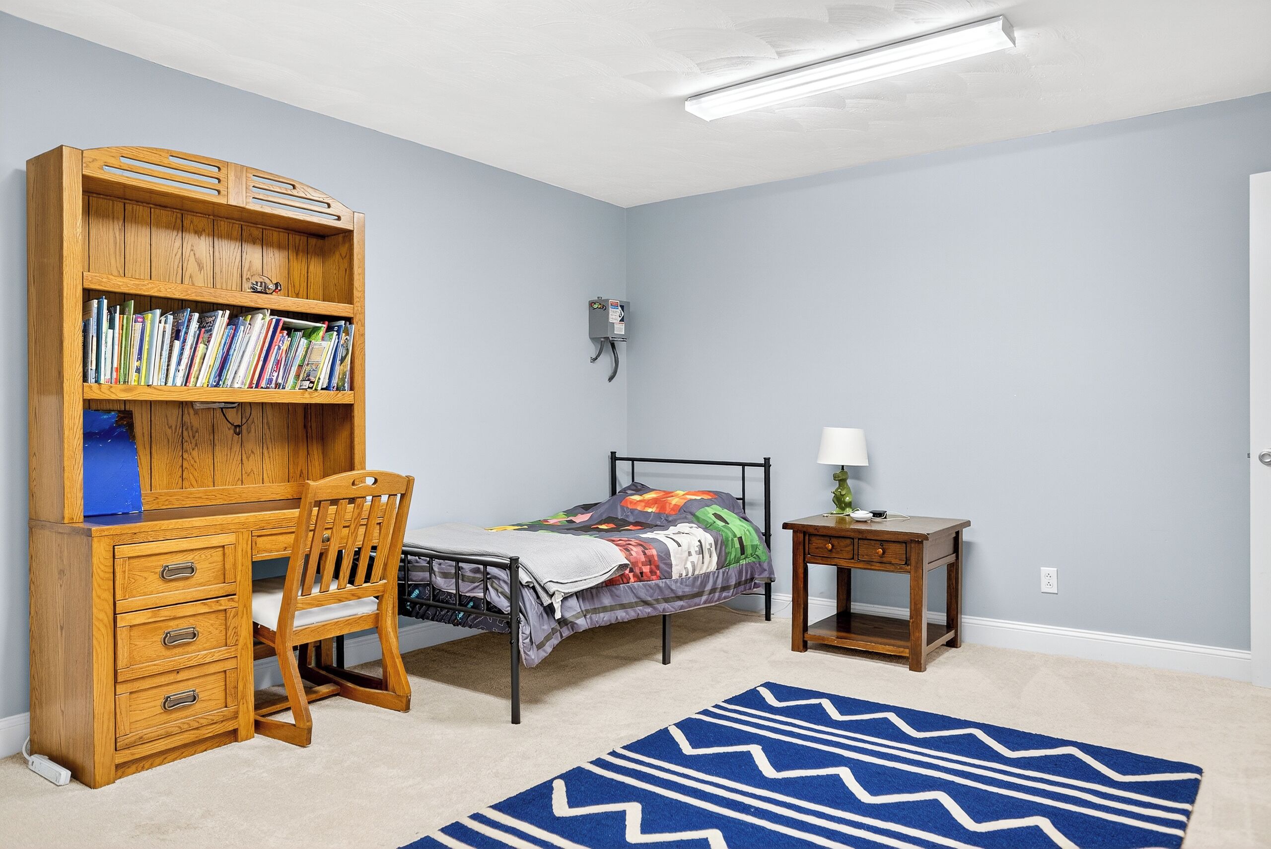 4 bedrooms, desk, iron/ironing board, travel cot