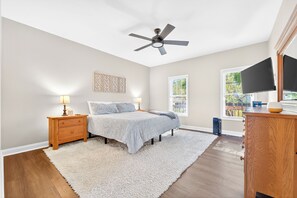 4 bedrooms, desk, iron/ironing board, travel cot