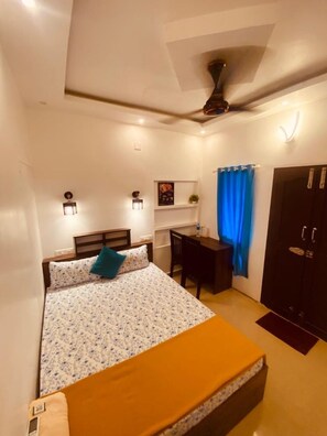 5 Schlafzimmer, Bügeleisen/Bügelbrett, WLAN, Bettwäsche