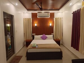 5 Schlafzimmer, Bügeleisen/Bügelbrett, WLAN, Bettwäsche