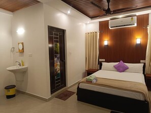 5 chambres, fer et planche à repasser, Wi-Fi, draps fournis