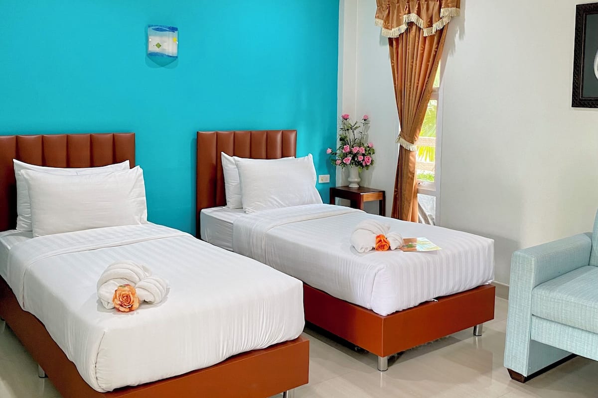 Phòng đôi Deluxe, ban công, quang cảnh sân vườn | Bàn, truy cập Internet không dây miễn phí