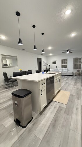 Charming brand new 4-bedroom house minutes from Rainbow Springs, Crystal Rivers.