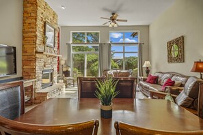 Smart TV, fireplace - New! Mountain Comfort Meets Uptown Convenience – Walk to Coffee, Trails & More! Over 2640 Sq. Ft. (Pagosa Springs)