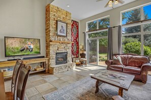 Smart TV, fireplace