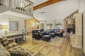 Smart TV, fireplace
