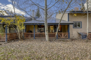 Property grounds - Tubing Promo! Large Condo w/ Fireplace, Covered Patio, Near Amenities, 30 Min to Slopes (Pagosa Springs)