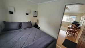 1 bedroom, iron/ironing board, free WiFi, bed sheets - Newly renovated one bedroom apartment located in the heart of downtown Juneau (Juneau)