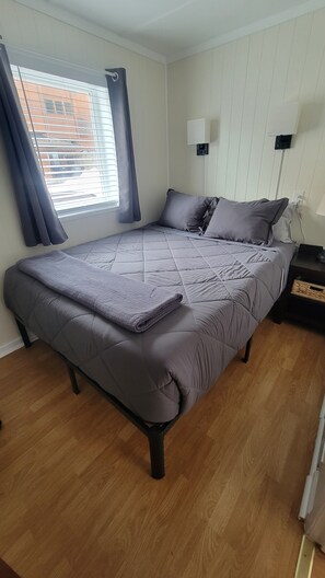1 bedroom, iron/ironing board, free WiFi, bed sheets - Newly renovated one bedroom apartment located in the heart of downtown Juneau (Juneau)