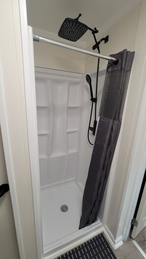 Dusche, Haartrockner, Bidet, Handtücher