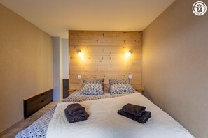 2 bedrooms, iron/ironing board, travel cot, free WiFi