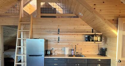 Welcoming, Country Feel, 2-bedroom newly-remodeled house with AC in Lafayette