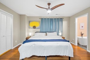 4 عدّة غرف نوم ومكواة/لوح كي وواي فاي وملاءات أسرّة