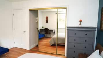 1 habitación, tabla de planchar con plancha, wifi gratis y ropa de cama