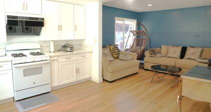 Cozy Queen Room 203 w/ Kitchen & Laundry Access
