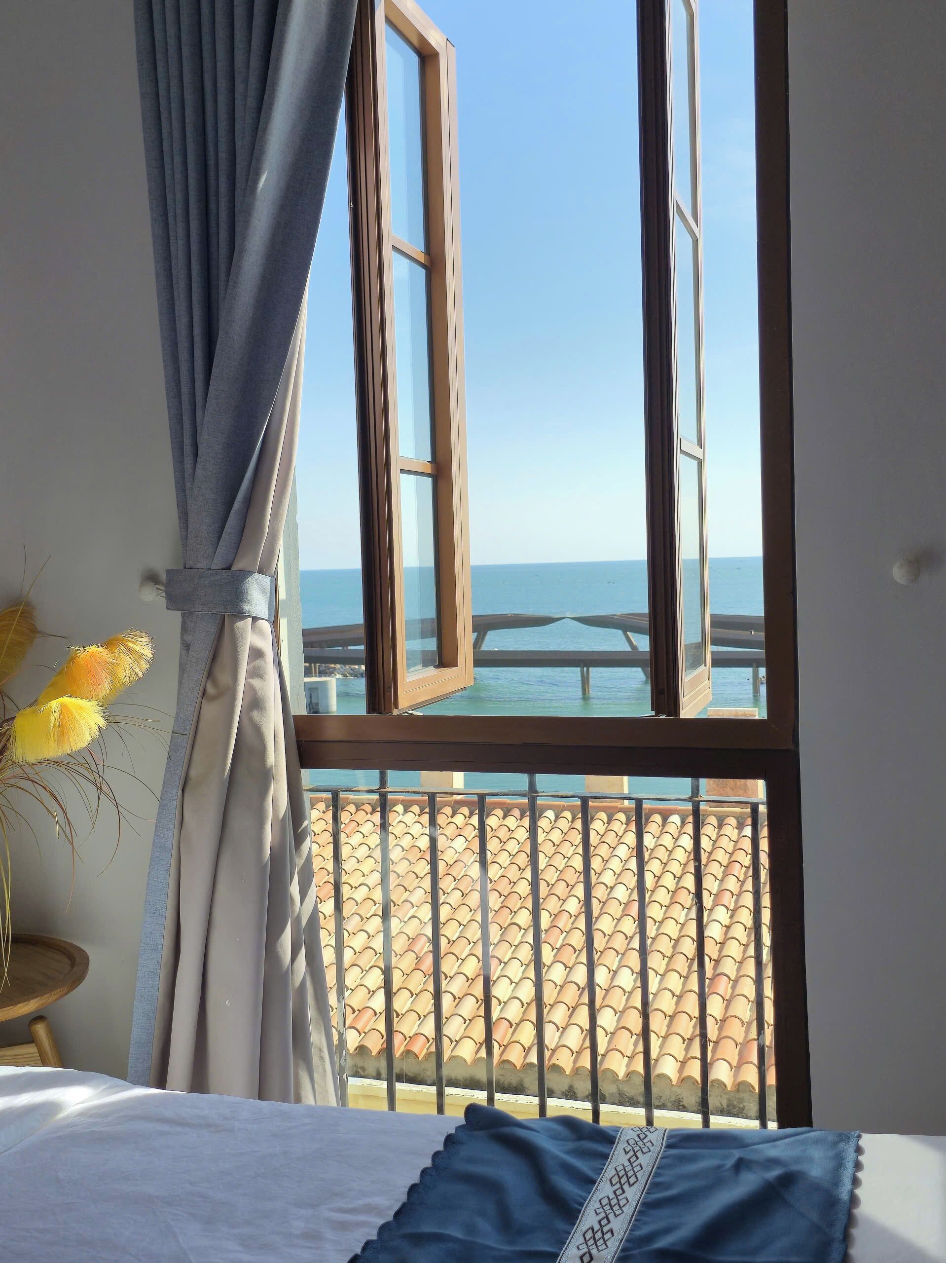 Deluxe Room, Beach View | Laptop workspace, blackout drapes, iron/ironing board, free WiFi
