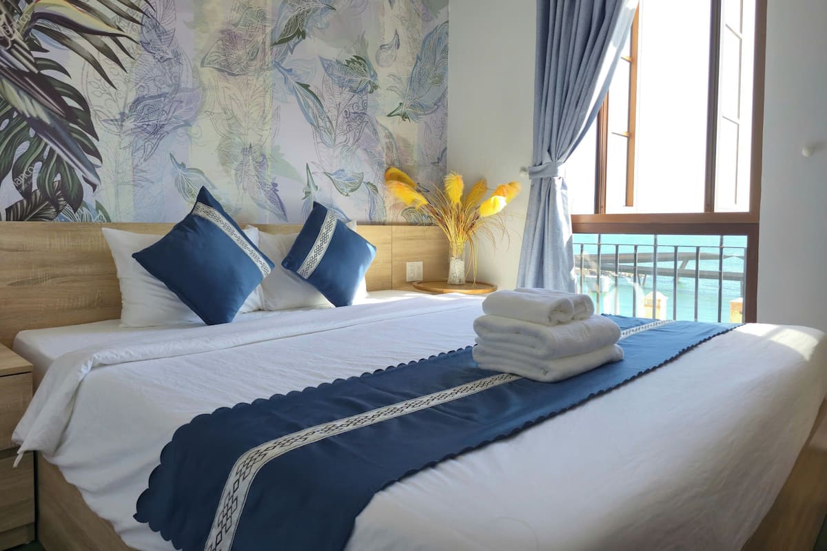 Deluxe Room, Beach View | Laptop workspace, blackout curtains, iron/ironing board, free WiFi