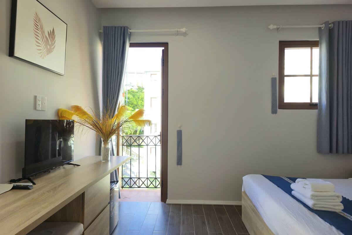 Deluxe Room, City View | Laptop workspace, blackout drapes, iron/ironing board (on request)