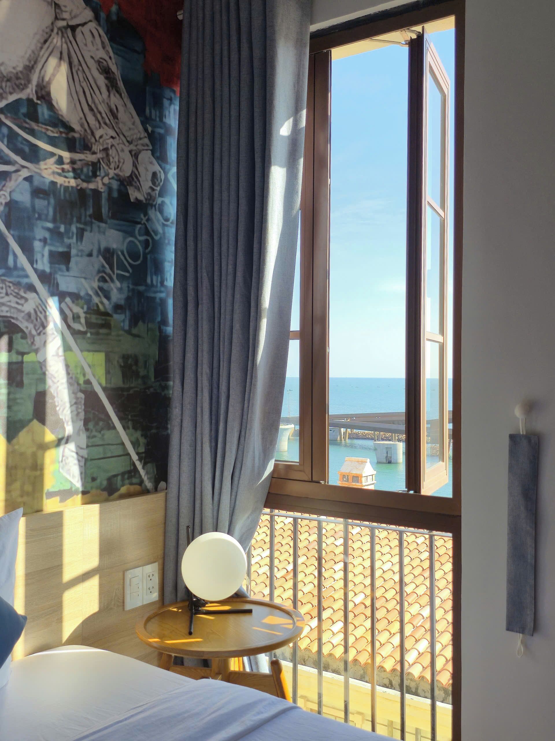 Deluxe Room, Beach View | Laptop workspace, blackout drapes, iron/ironing board, free WiFi
