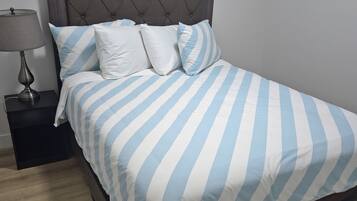 2 bedrooms, iron/ironing board, WiFi