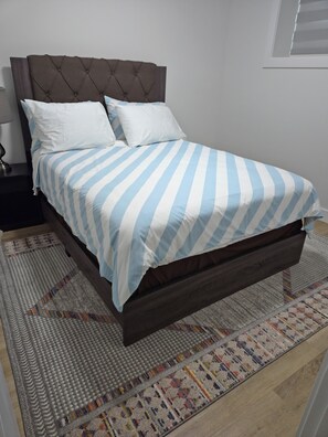 2 bedrooms, iron/ironing board, WiFi
