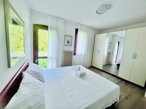 1 chambre, fer et planche à repasser, Wi-Fi gratuit, draps fournis