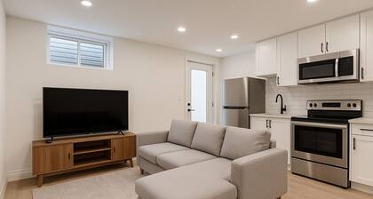 Modern 2BR Suite w/ Kitchen
