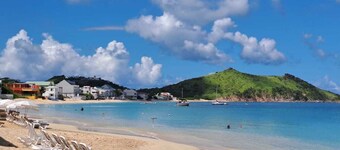 Enchanting house with AC in Grand-Case. One minute walk to the beach. Free prkng