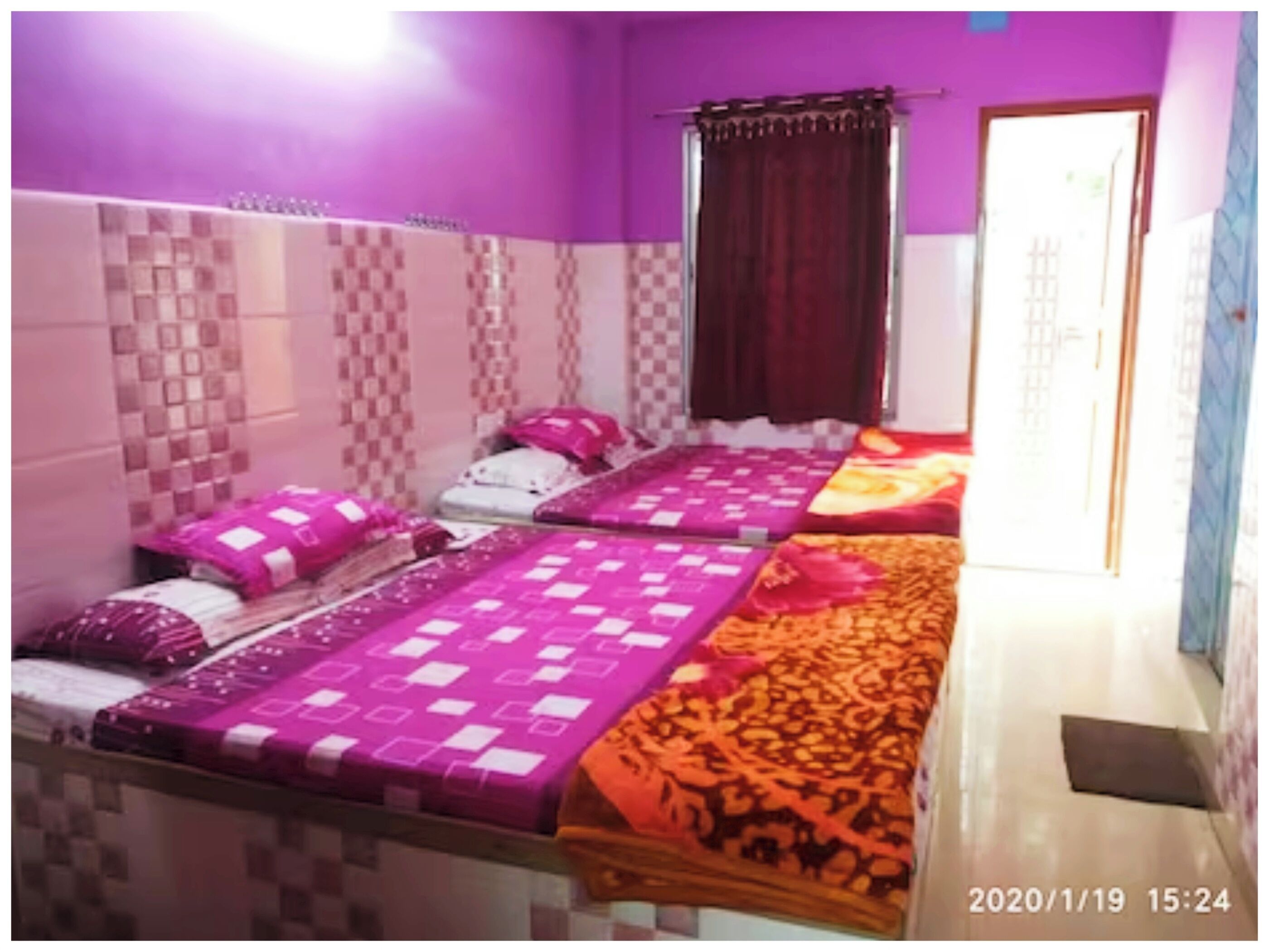 华丽四人房, 空调 | 防过敏的被褥、客房内保险箱、办公桌、隔音