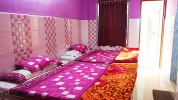 Deluxe Quadruple Room, Air conditioning | Hypo-allergenic bedding, in-room safe, desk, soundproofing