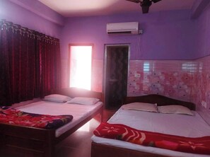 Hypo-allergenic bedding, in-room safe, desk, soundproofing - HOTEL MILANNN GUEST HOUSE  (Digha)