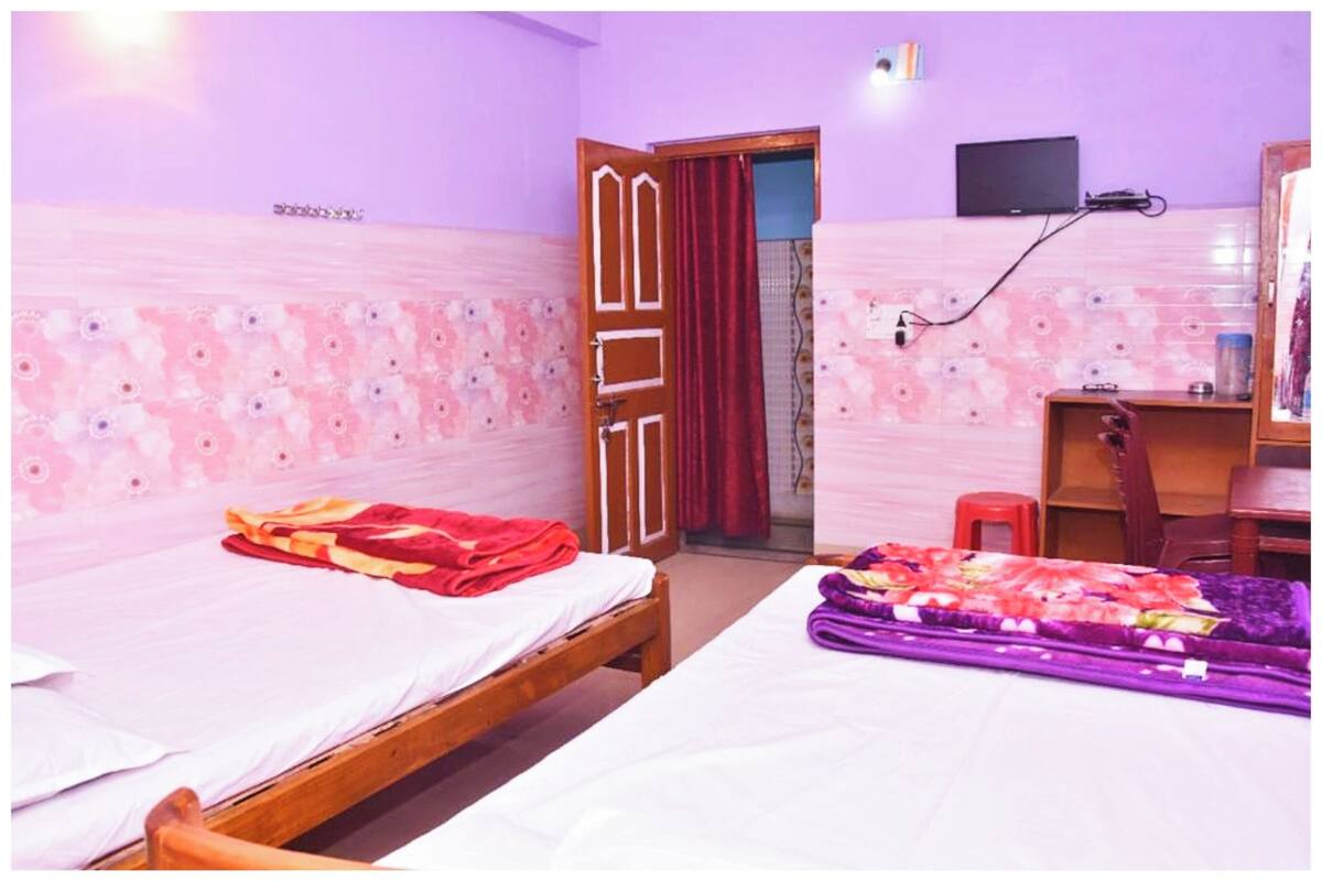 Hypo-allergenic bedding, in-room safe, desk, soundproofing