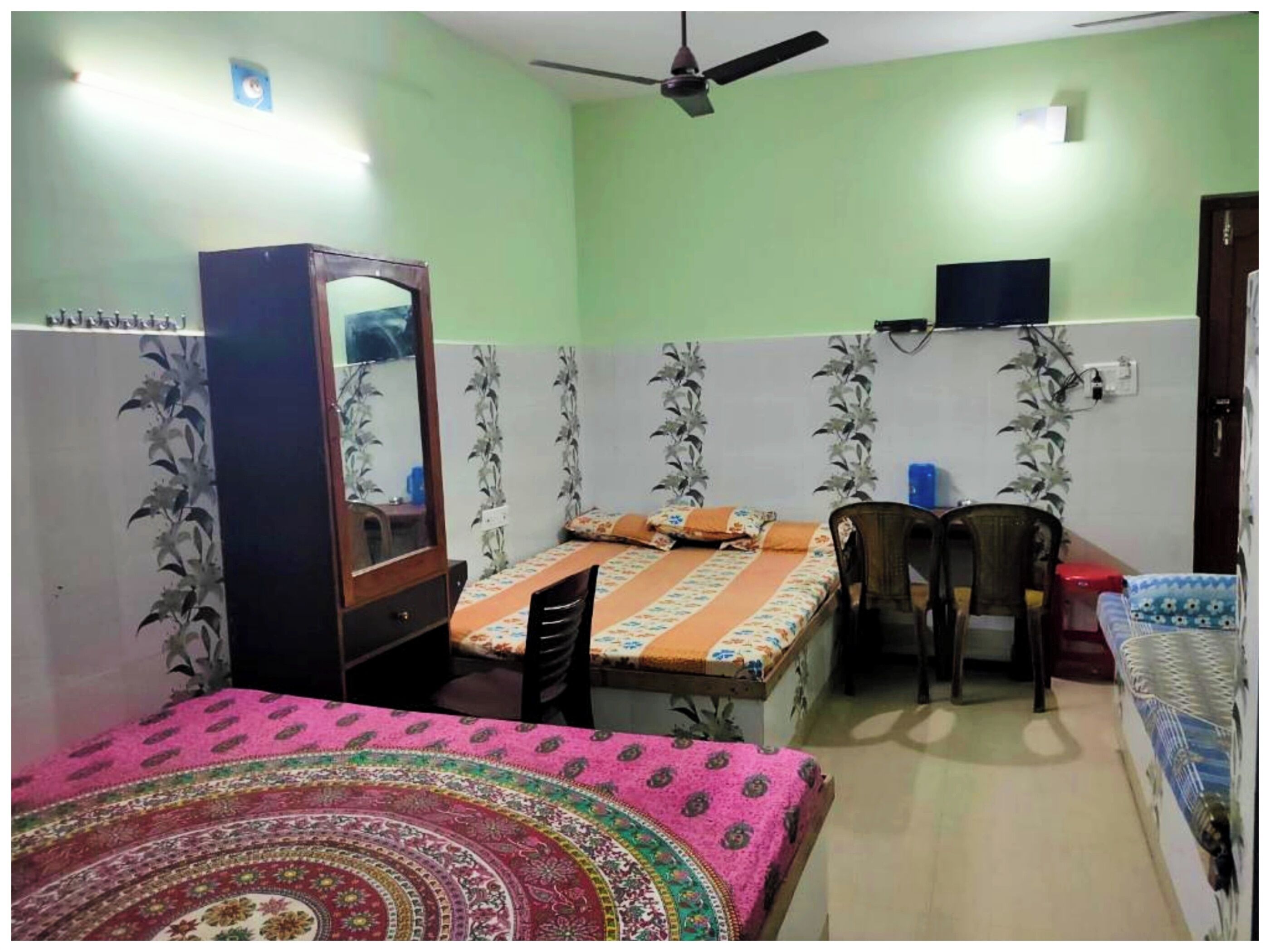 Hypo-allergenic bedding, in-room safe, desk, soundproofing