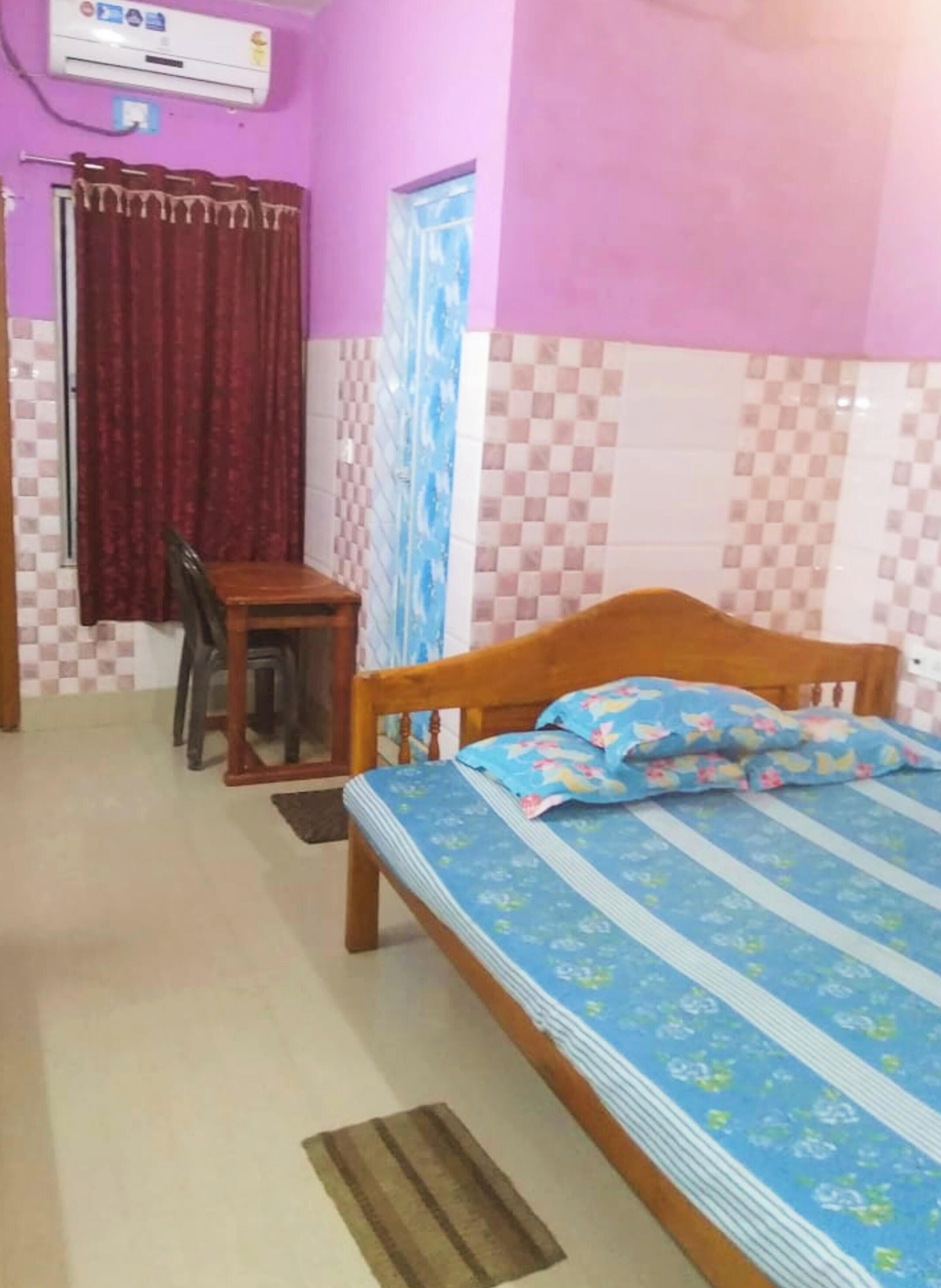 Hypo-allergenic bedding, in-room safe, desk, soundproofing