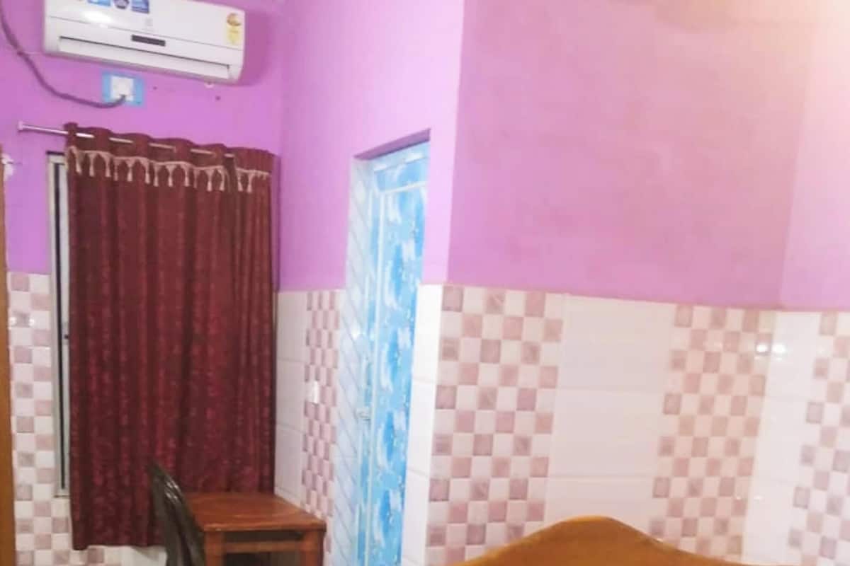 Hypo-allergenic bedding, in-room safe, desk, soundproofing