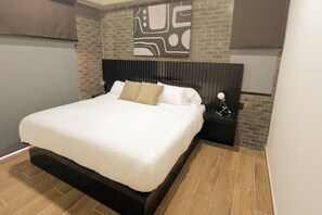 1 habitación, escritorio, tabla de planchar con plancha y wifi gratis