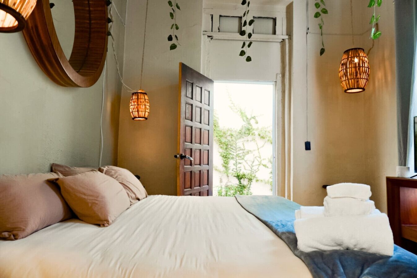 7 bedrooms, desk, WiFi