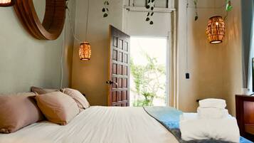 7 bedrooms, desk, WiFi