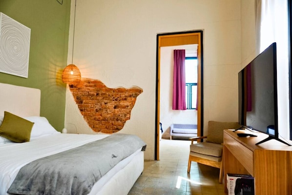 7 bedrooms, desk, WiFi