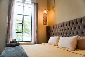 7 bedrooms, desk, WiFi