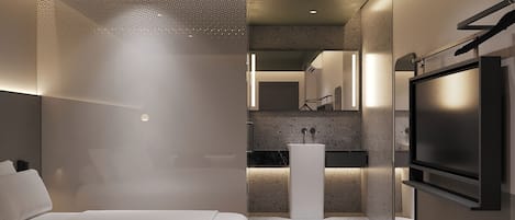 In-room safe, desk, free WiFi