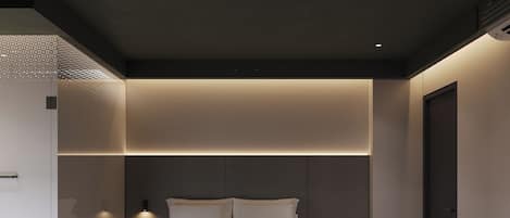 In-room safe, desk, free WiFi