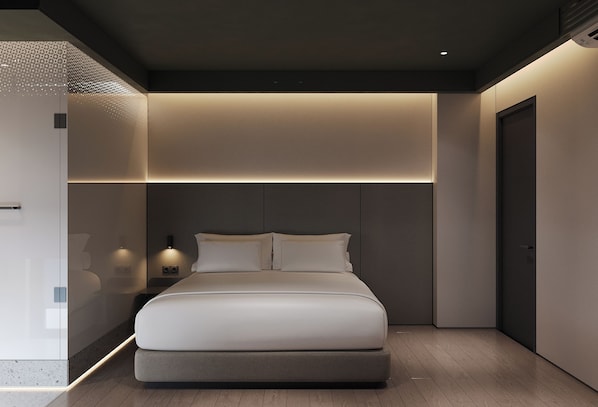 In-room safe, desk, free WiFi